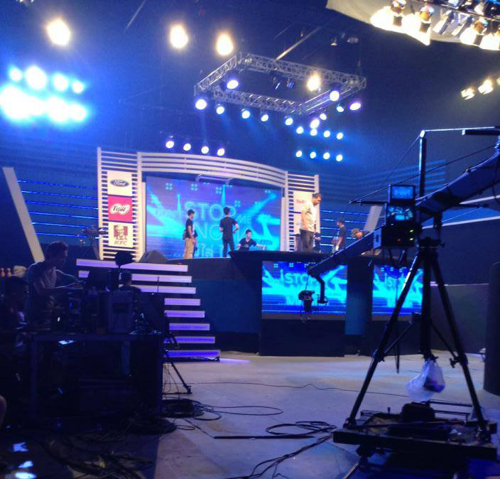 แสง, โครงถัก, และเวที