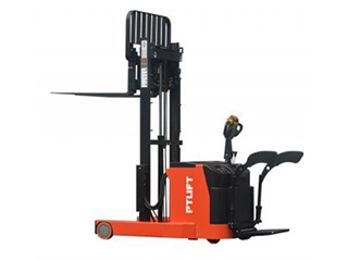 Electric Reach Stacker (one mast)