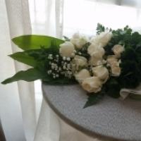 17 White Roses