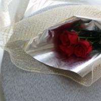 3 Red Roses