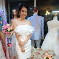 ชุดเดรสสั้นสีออฟไวท์