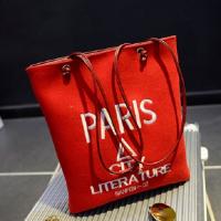 กระเป๋าแฟชั่นสีแดงสะพายข้างแต่งตัวอักษร