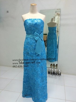 ชุดราตรียาวสีฟ้าพร้อมโบว์คาดเอว
