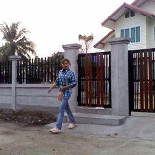 รั้วบ้านกรุงเทพ