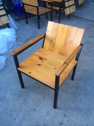 เก้าอี้ไม้ระแนง