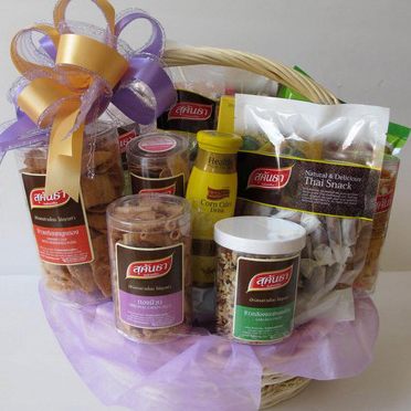Rice cracker basket gift medium size, thai rice crisps