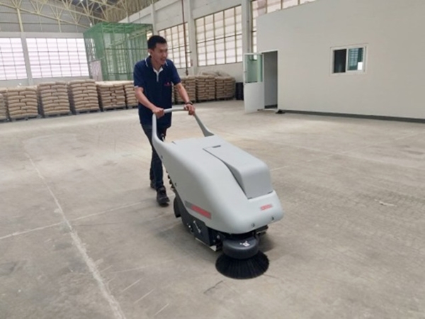 Industrial Floor Scrubber
