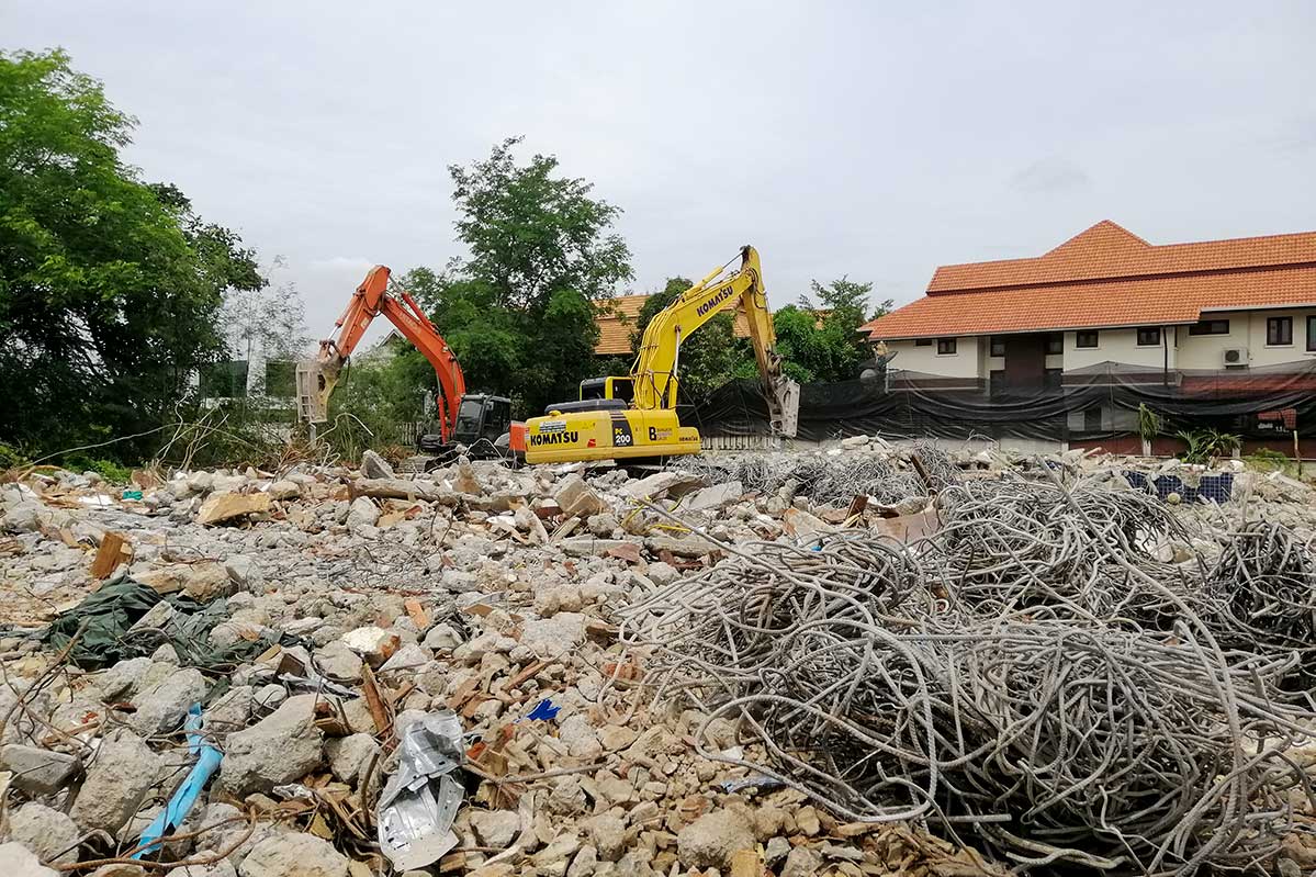 ศรีสวัสดิ์รื้อถอน