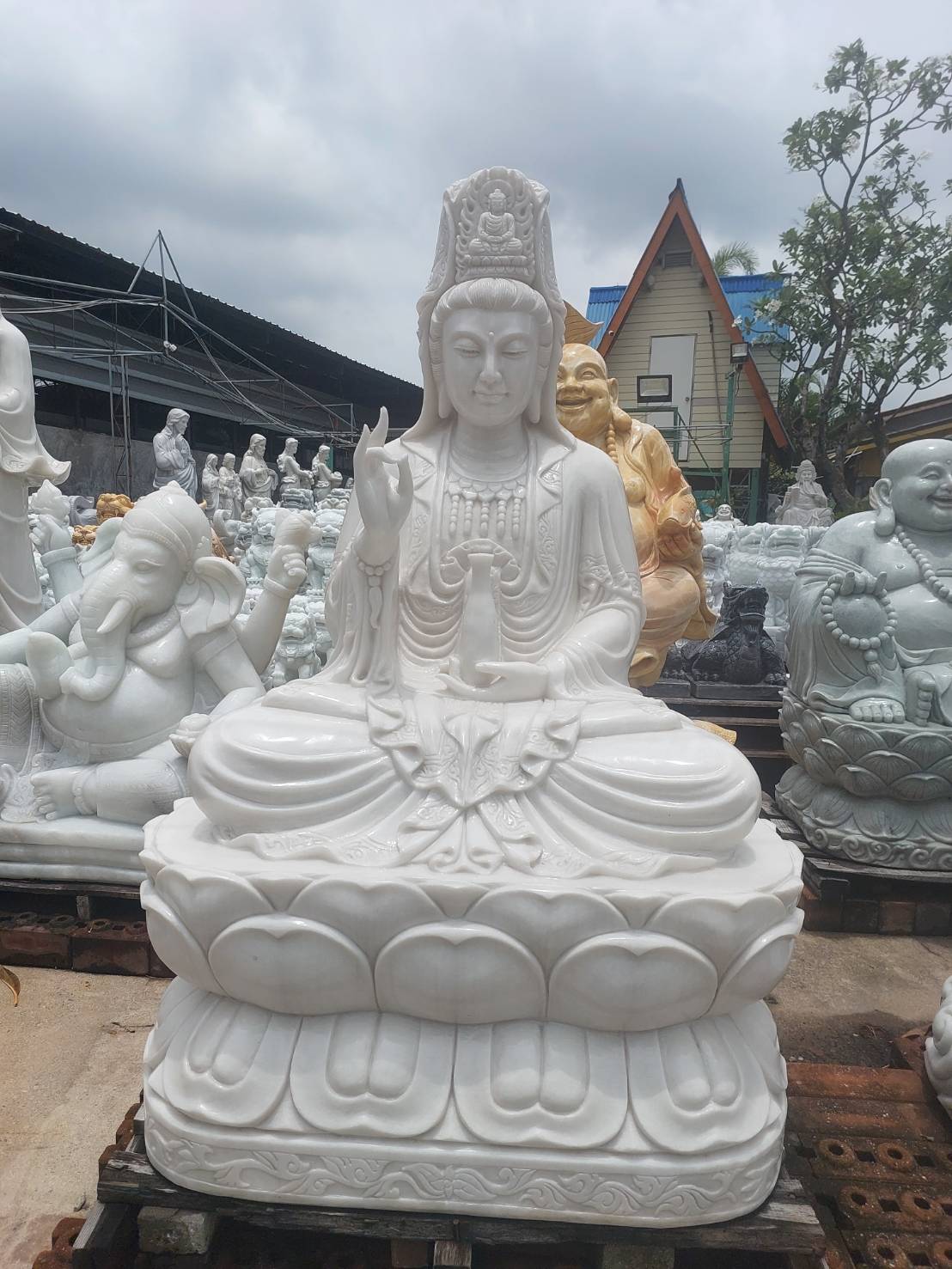 เจ้าแม่กวนอิมหินอ่อน