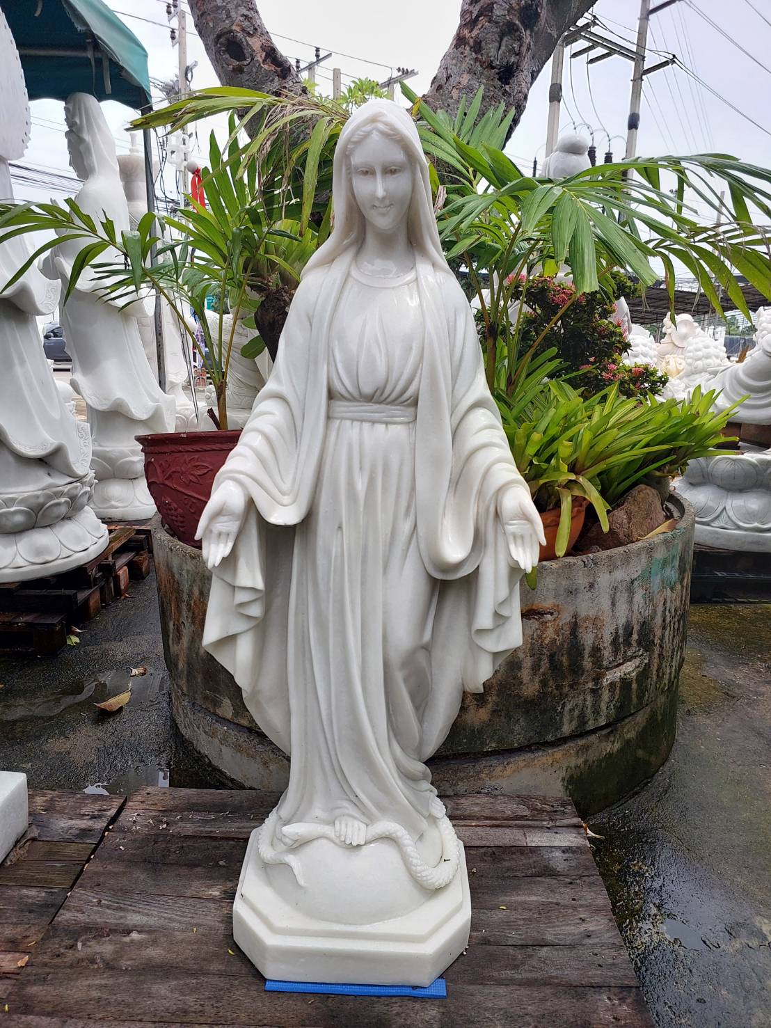 เทพยุโรปหินอ่อน