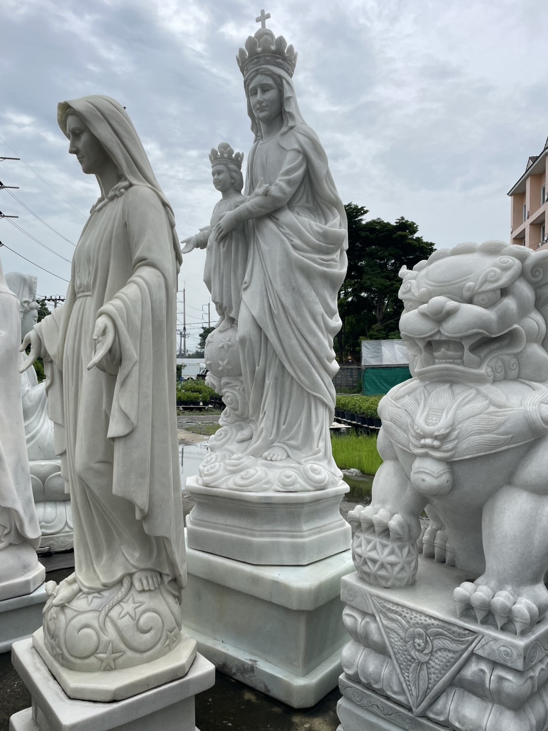 เทพยุโรปหินอ่อน