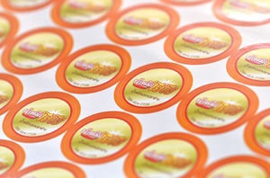 สติ๊กเกอร์พีพี นิยมใช้กับงานที่โดนน้ำ และความคงทนของสติกเกอร์สูง