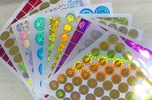 สติกเกอร์ Void กันปลอมสีเงินเงาและเงินด้านไม่มีลายแต่เวลาลอกแล้วจะทิ้งคราบคำว่า VOID เอาไว้กันปลอม