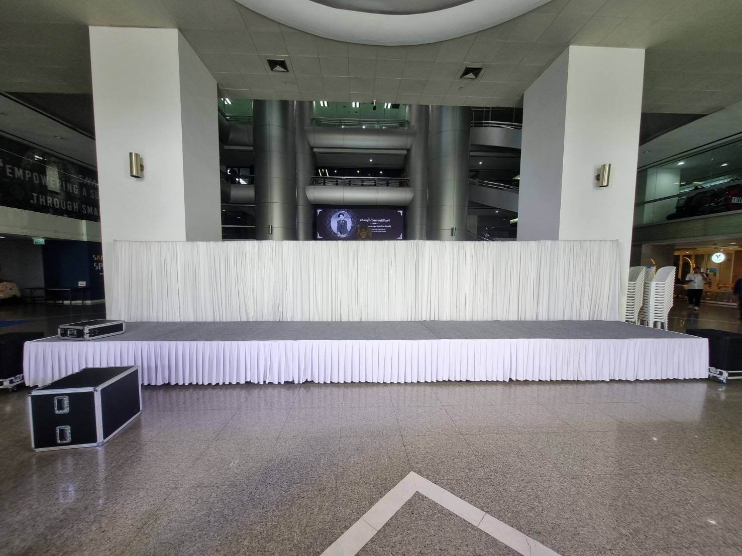 เต็นท์ให้เช่าพร้อมกันสาดใสสำหรับงานนิทรรศการ