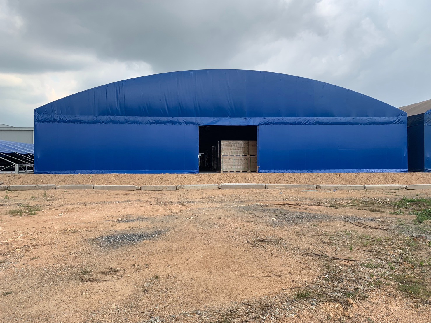 เต็นท์เก็บสินค้า