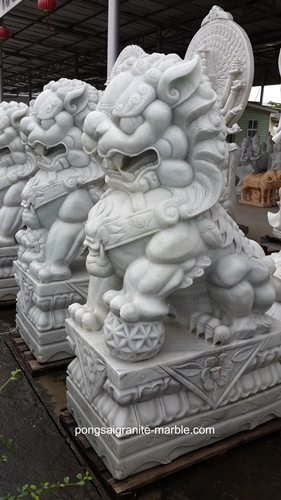 สิงโตหินอ่อนแกะสลัก