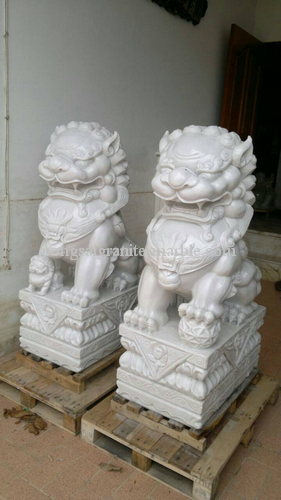 สิงโตหินอ่อนแกะสลัก