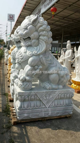 สิงโตหินอ่อนแกะสลัก